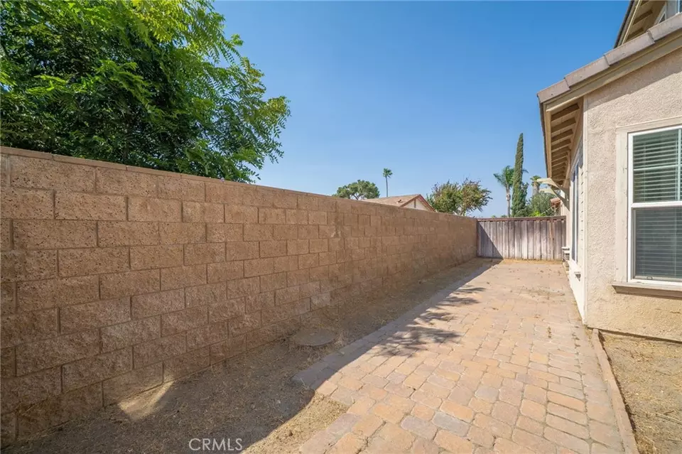 Exterior - 1611 Gilliam Ct, Riverside, CA 92501 photo 7 of 10
