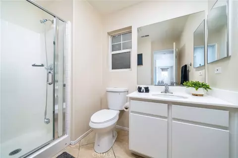 Bath - 1611 Gilliam Ct, Riverside, CA 92501 photo 1 of 5