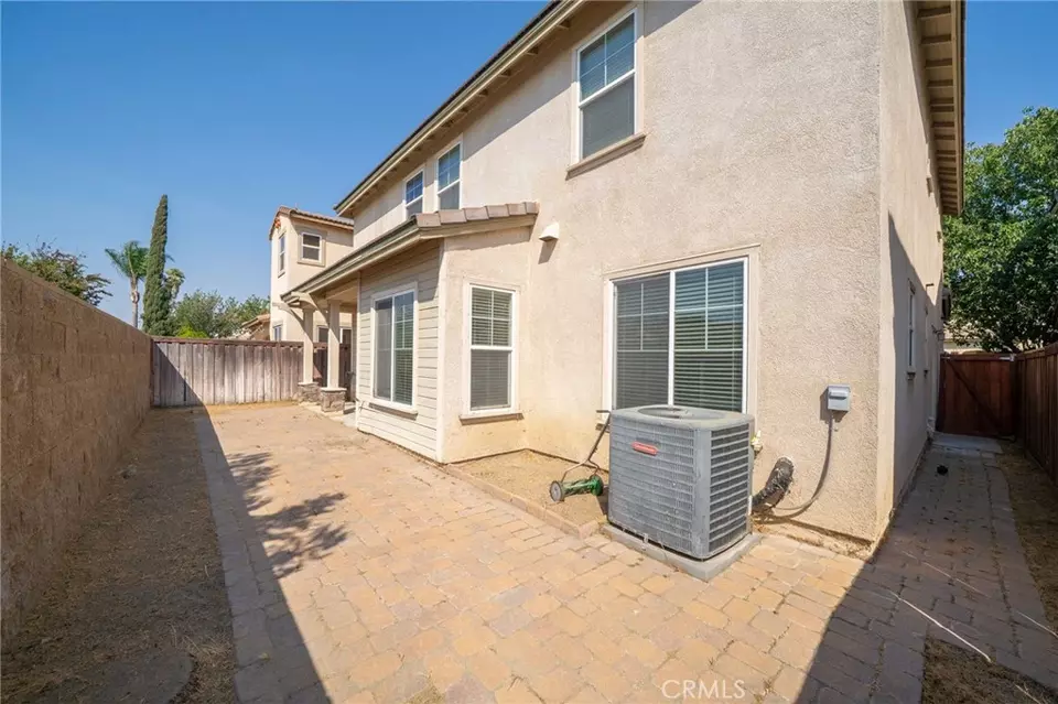 Exterior - 1611 Gilliam Ct, Riverside, CA 92501 photo 8 of 10