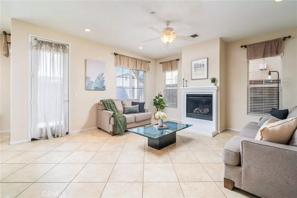 Living - 1611 Gilliam Ct, Riverside, CA 92501 photo 2 of 3