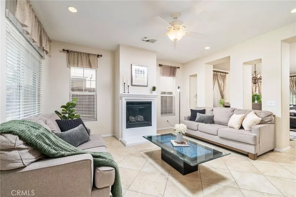 Living - 1611 Gilliam Ct, Riverside, CA 92501 photo 3 of 3