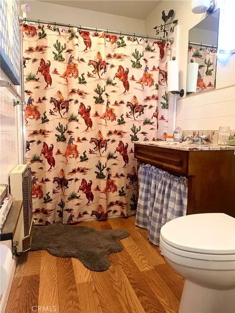 Bath - 20320 Roads End Dr, Perris, CA 92570 photo 1 of 1