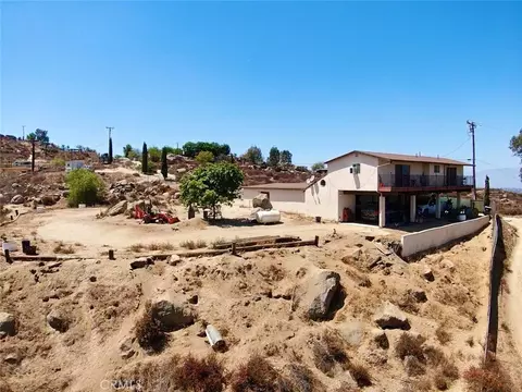 20320 Roads End Dr, Perris, CA 92570