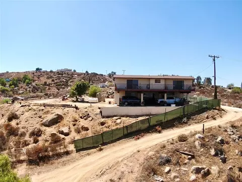 Exterior - 20320 Roads End Dr, Perris, CA 92570 photo 2 of 2