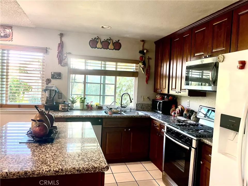 Kitchen - 1949 S Palm Pl, Ontario, CA 91762 photo 3 of 4