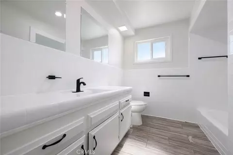 Bath - 17468 Grevillea St, Fontana, CA 92335 photo 1 of 2