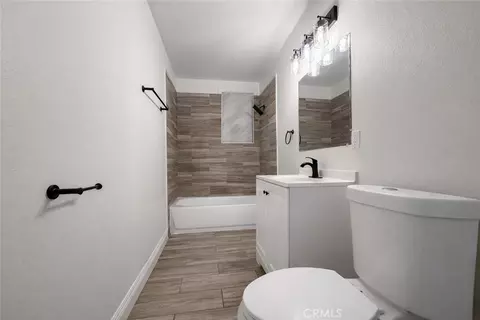 Entry Way - 17468 Grevillea St, Fontana, CA 92335 photo 1 of 1