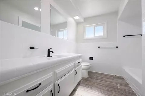 Bath - 17468 Grevillea St, Fontana, CA 92335 photo 1 of 2