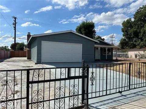 648 N Rosalind Ave, Rialto, CA 92376