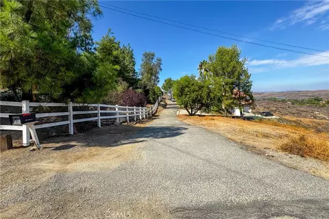 1 Heizer Dr, Perris, CA 92570