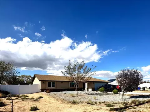 21928 Maumee Rd, Apple Valley, CA 92308
