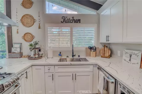 Kitchen - 26669 State Highway 189, Twin Peaks, CA 92391 photo 6 of 8