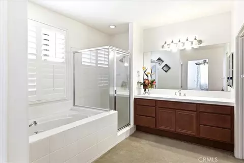 Bath - 17715 Timberview, Riverside, CA 92504 photo 4 of 7