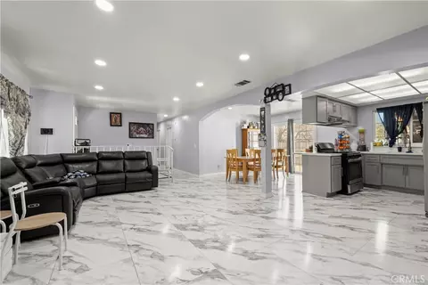 Entry Way - 9164 Quincy Ave, Hesperia, CA 92345 photo 1 of 3