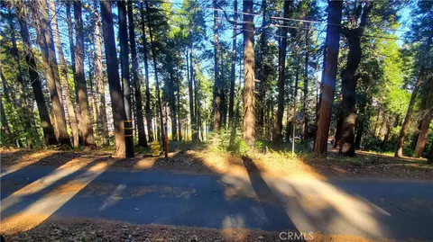26 Peak Cir, Crestline, CA 92322