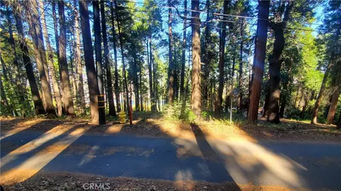 26 Peak Cir, Crestline, CA 92322