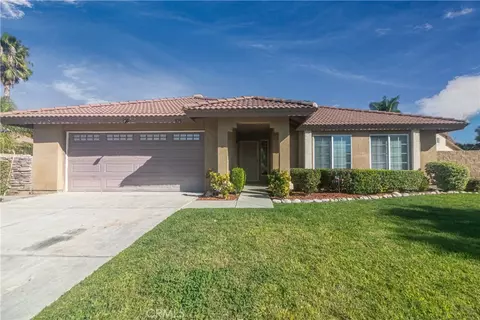 828 Coramdeo Ct, Hemet, CA 92543