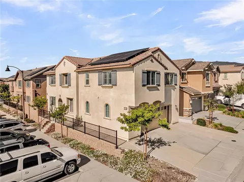 16064 Symphony Ln, Fontana, CA 92336