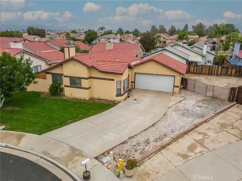 1010 Basalt Ct, Hemet, CA 92543