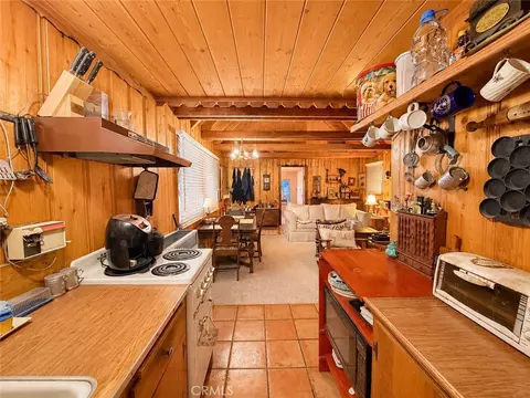 Kitchen - 65807 N Boa Dr, Crestline, CA 92325 photo 2 of 2