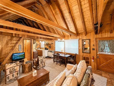 Living - 65807 N Boa Dr, Crestline, CA 92325 photo 2 of 3