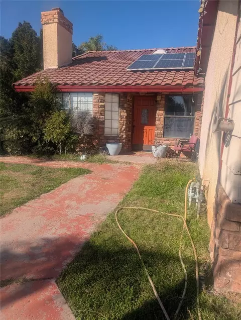 3082 Lynwood Dr, Highland, CA 92346