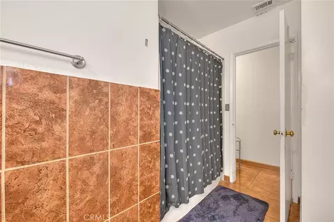 Bath - 5737 Riverside Ave, Rialto, CA 92377 photo 6 of 7