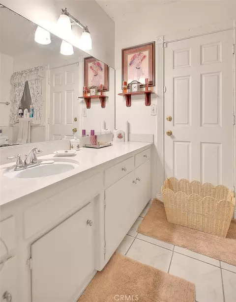 Bath - 5737 Riverside Ave, Rialto, CA 92377 photo 2 of 7