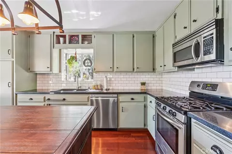 Kitchen - 337 Wylerhorn, Crestline, CA 92325 photo 3 of 3