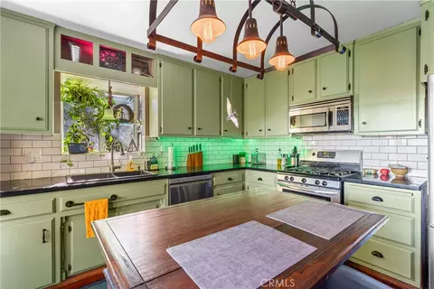 Kitchen - 337 Wylerhorn, Crestline, CA 92325 photo 2 of 4