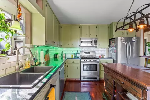 Kitchen - 337 Wylerhorn, Crestline, CA 92325 photo 3 of 4