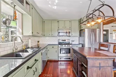 Kitchen - 337 Wylerhorn, Crestline, CA 92325 photo 2 of 3