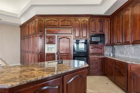 Kitchen - 6872 Chartwell, Riverside, CA 92506 photo 5 of 6
