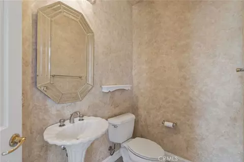 Bath - 6872 Chartwell, Riverside, CA 92506 photo 3 of 4