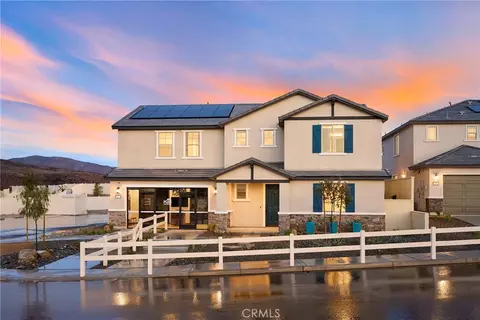 3992 Hudson Ln, Lake Elsinore, CA 92530