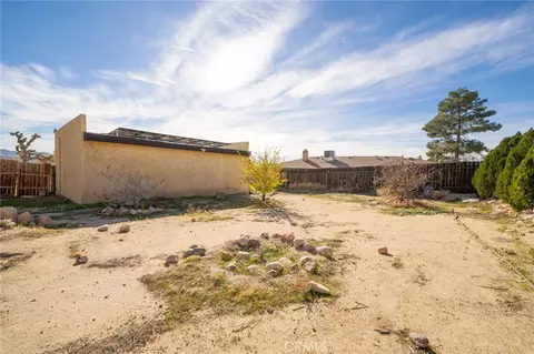 Exterior - 14580 Keota Rd, Apple Valley, CA 92307 photo 16 of 17