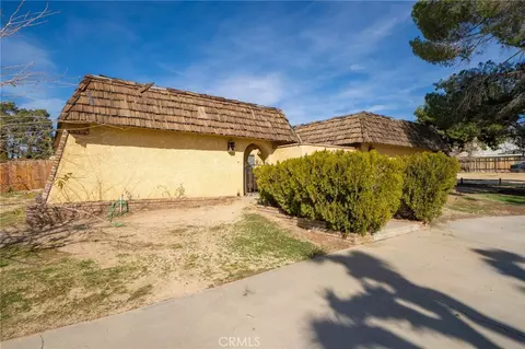 Exterior - 14580 Keota Rd, Apple Valley, CA 92307 photo 5 of 17