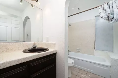 Bath - 14580 Keota Rd, Apple Valley, CA 92307 photo 3 of 4