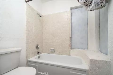 Bath - 14580 Keota Rd, Apple Valley, CA 92307 photo 4 of 4