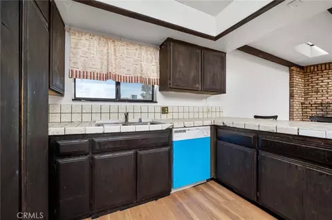 Kitchen - 14580 Keota Rd, Apple Valley, CA 92307 photo 4 of 4