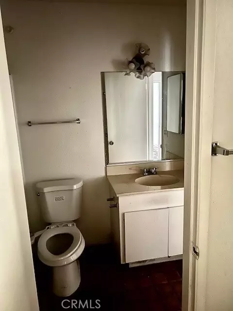Bath - 5110 Caldera Ct, Riverside, CA 92507 photo 3 of 3