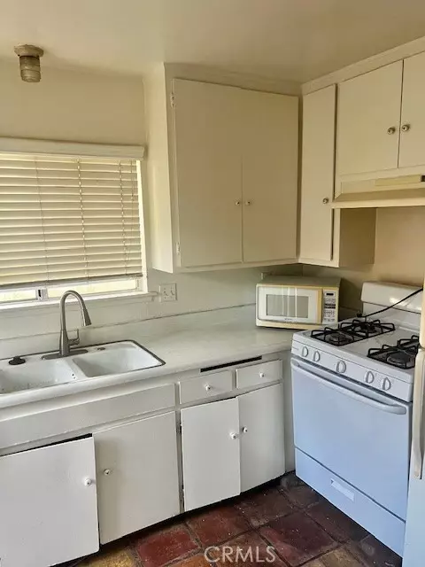 Kitchen - 5110 Caldera Ct, Riverside, CA 92507 photo 3 of 4