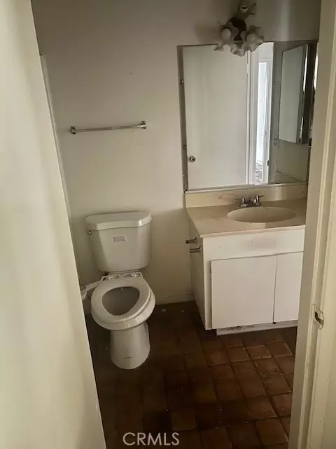 Bath - 5110 Caldera Ct, Riverside, CA 92507 photo 2 of 3