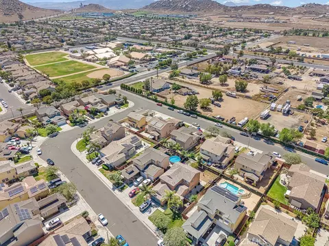 View/Area - 1752 Campanella, Perris, CA 92571 photo 5 of 9