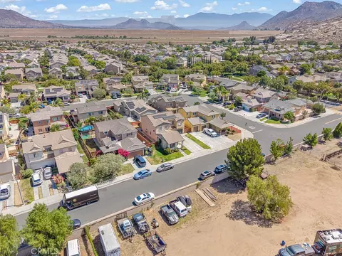View/Area - 1752 Campanella, Perris, CA 92571 photo 4 of 9