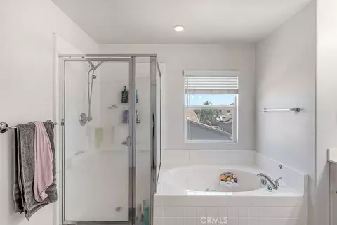 Bath - 1752 Campanella, Perris, CA 92571 photo 4 of 6