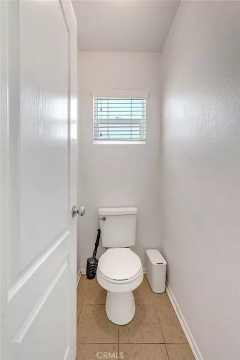 Bath - 1752 Campanella, Perris, CA 92571 photo 3 of 6