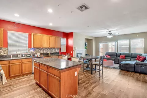 Kitchen - 1752 Campanella, Perris, CA 92571 photo 4 of 5
