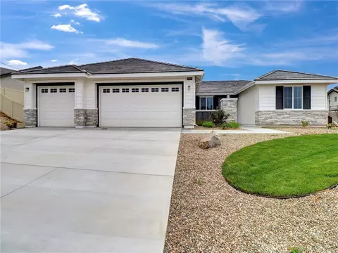 35869 Wildwood Crest Dr, Yucaipa, CA 92399