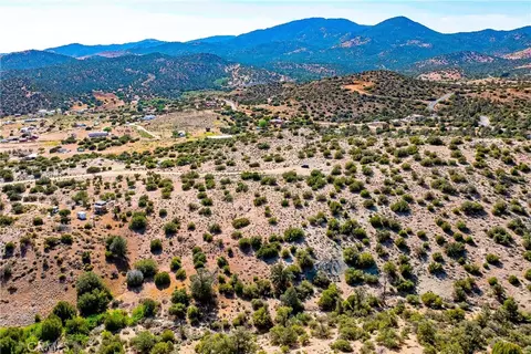 26000 Arabian Pl, Tehachapi, CA 93561